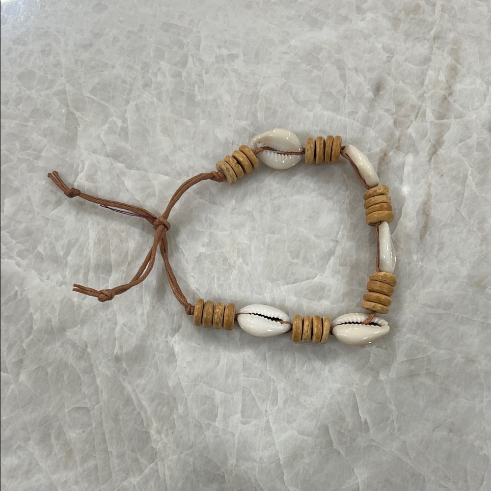 Shell and Leather Bracelet